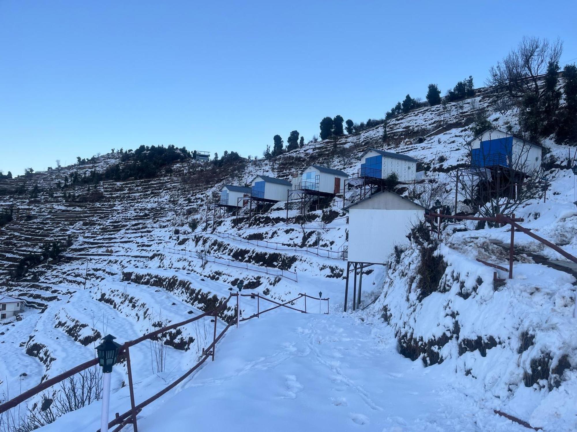Nivriti Stays Kanatal Exterior photo