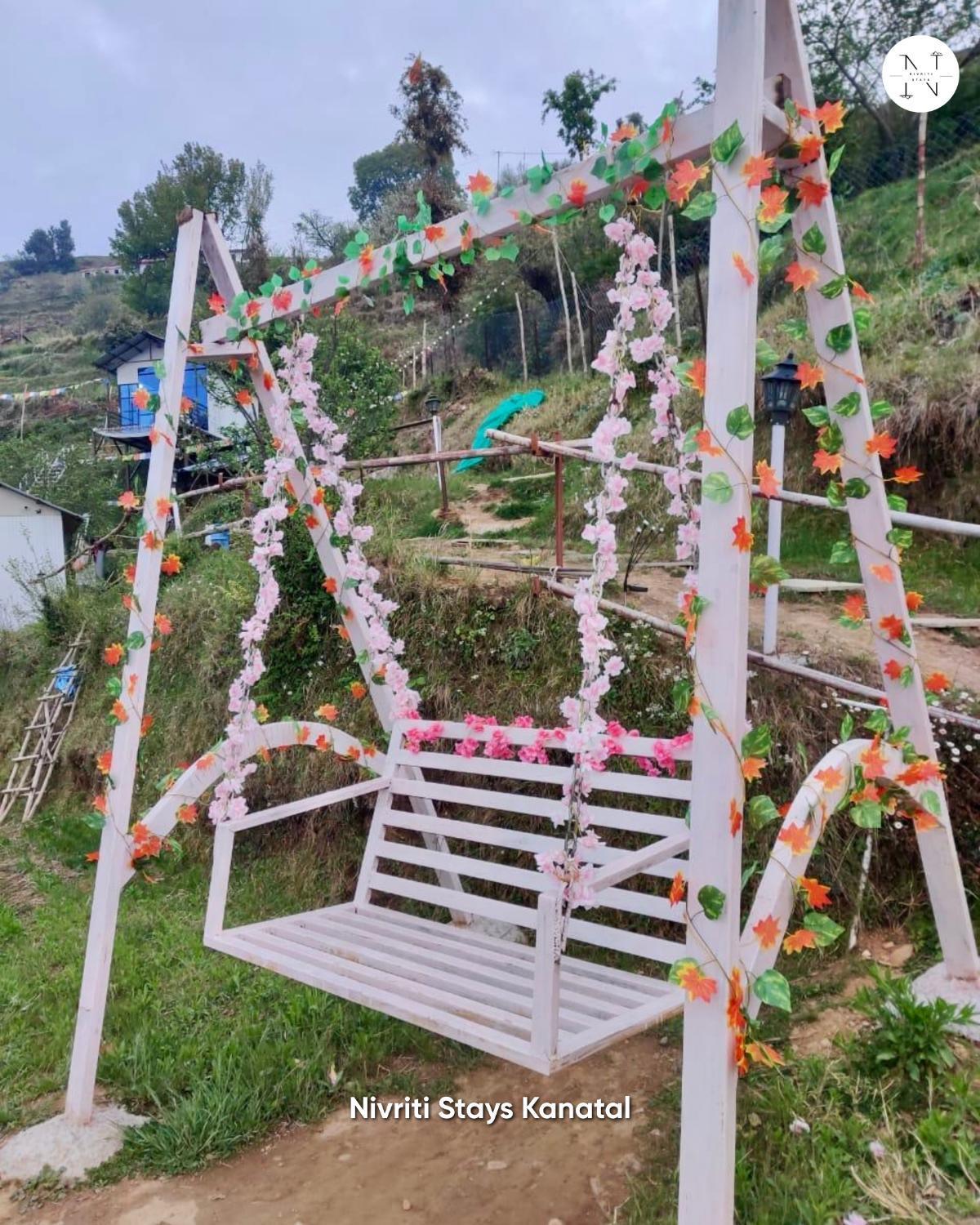 Nivriti Stays Kanatal Exterior photo